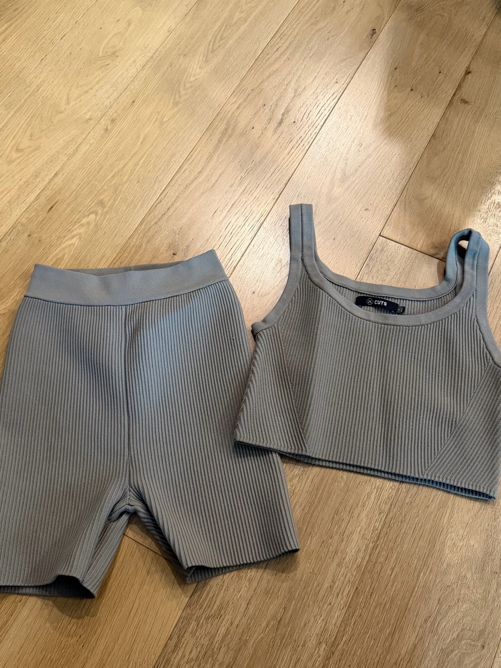Cuts two piece set